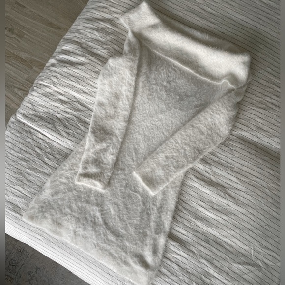 H&M Fluffy Off the Shoulder Dress - Picture 5 of 5